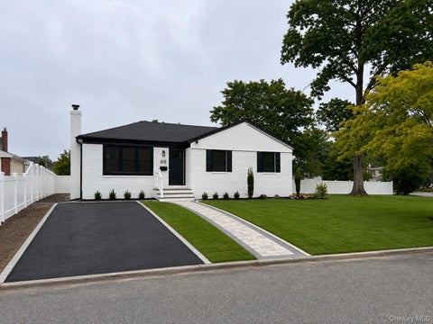Homes For Sale - 98 Beecher Road<br/> North Babylon, NY 11703