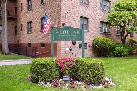 51 White Oak Street 4D New Rochelle NY 10801