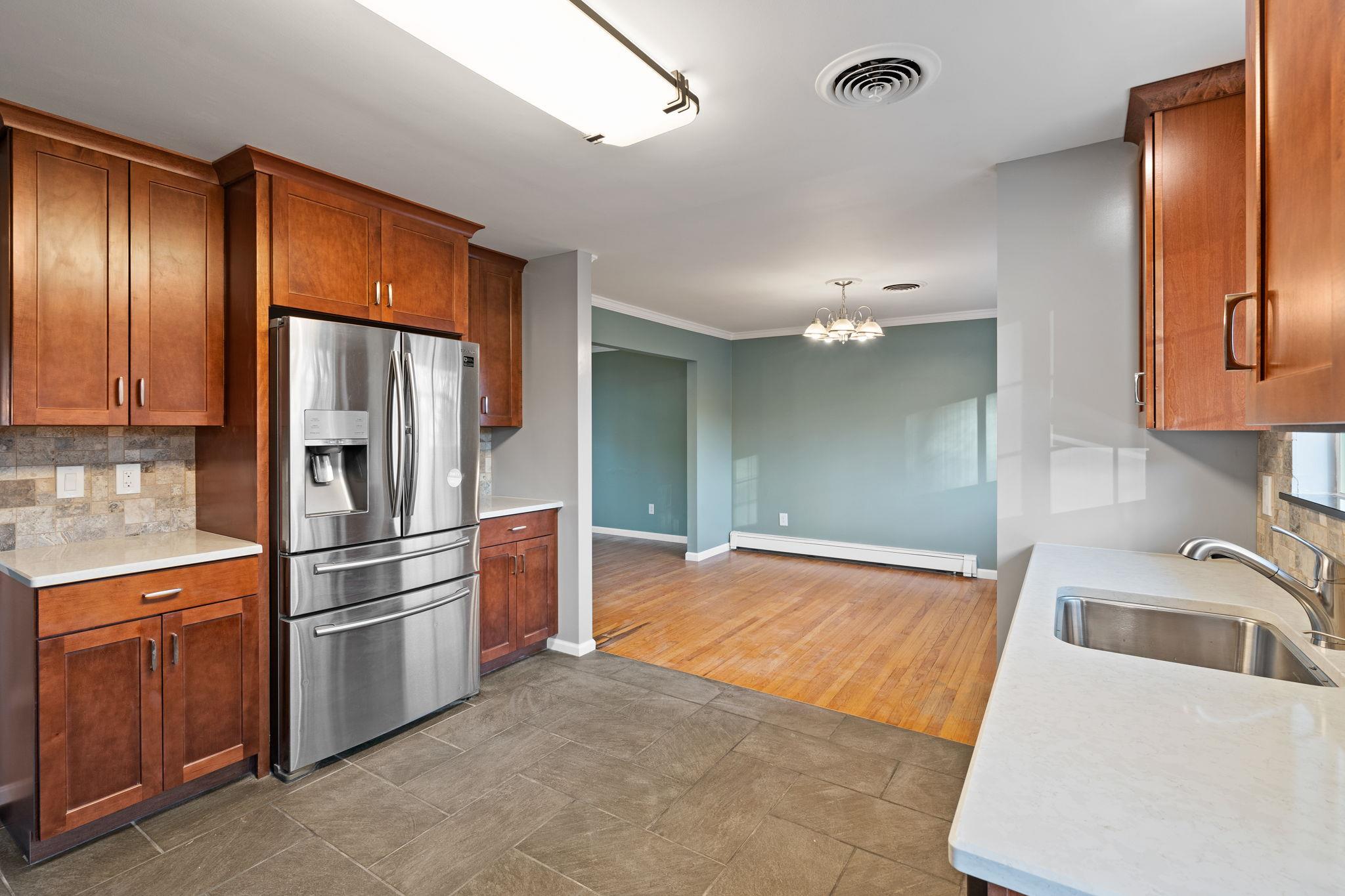 21 Standish Avenue, Middletown, New York image 5
