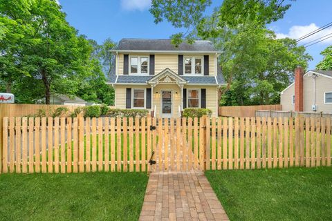 16 Garfield Place East Northport NY 11731