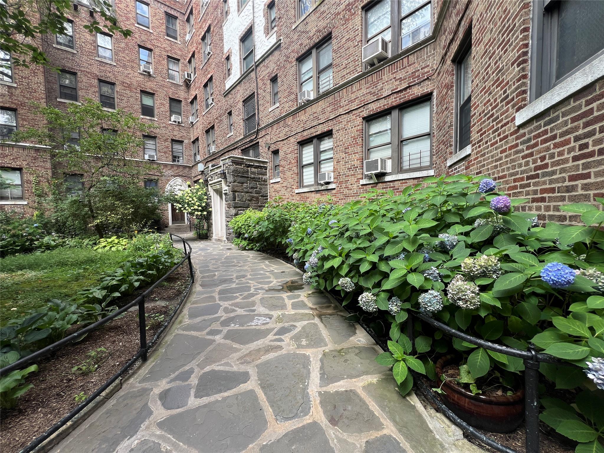 3392 Wayne Avenue F42