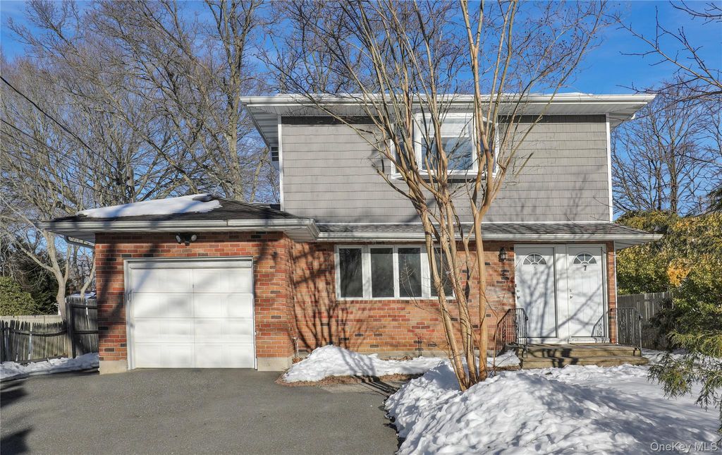 Photo of 7 Miller Drive, Brookhaven, NY 11755 (MLS # 961650)