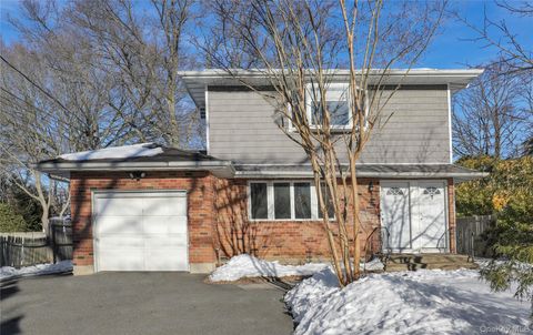 Photo of 7 Miller Drive, Lake Grove, NY 11755 (MLS # 961650)