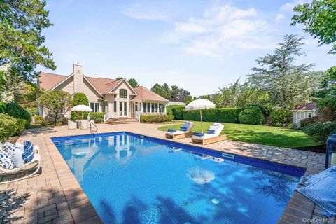 18 Quaker Path Huntington NY 11743
