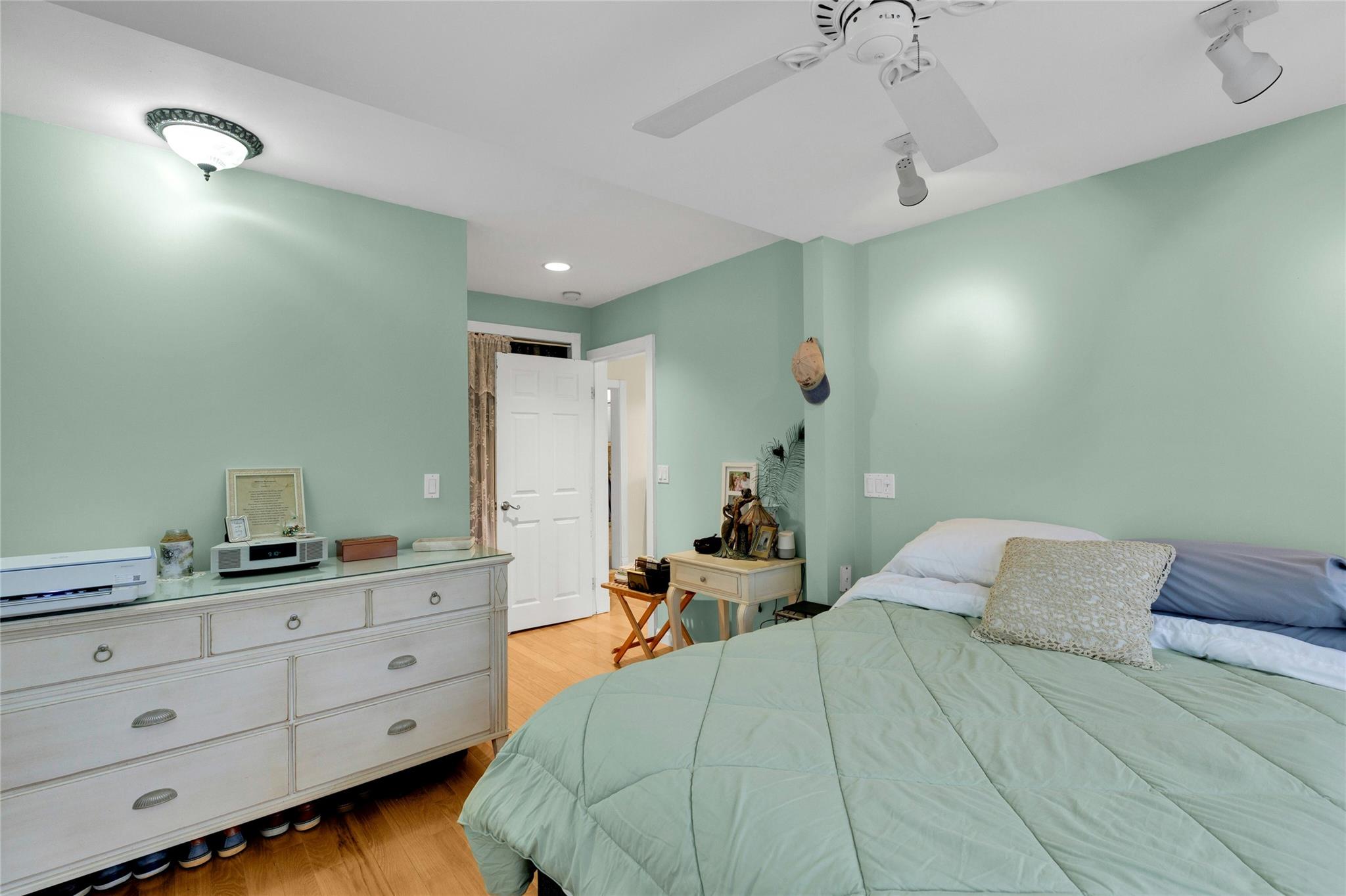 81 Roosevelt Avenue, Sayville, New York image 9