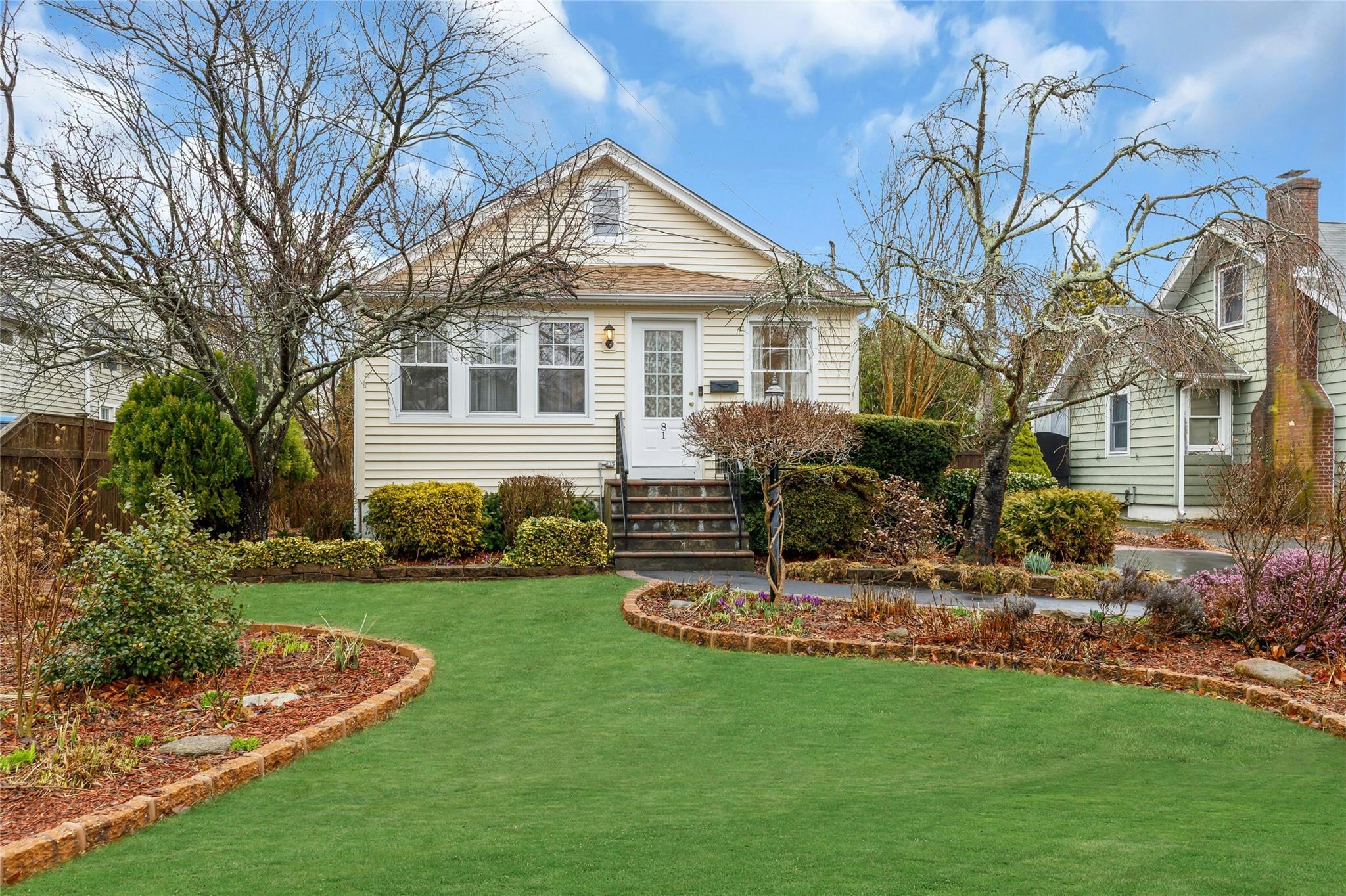 81 Roosevelt Avenue, Sayville, New York image 1