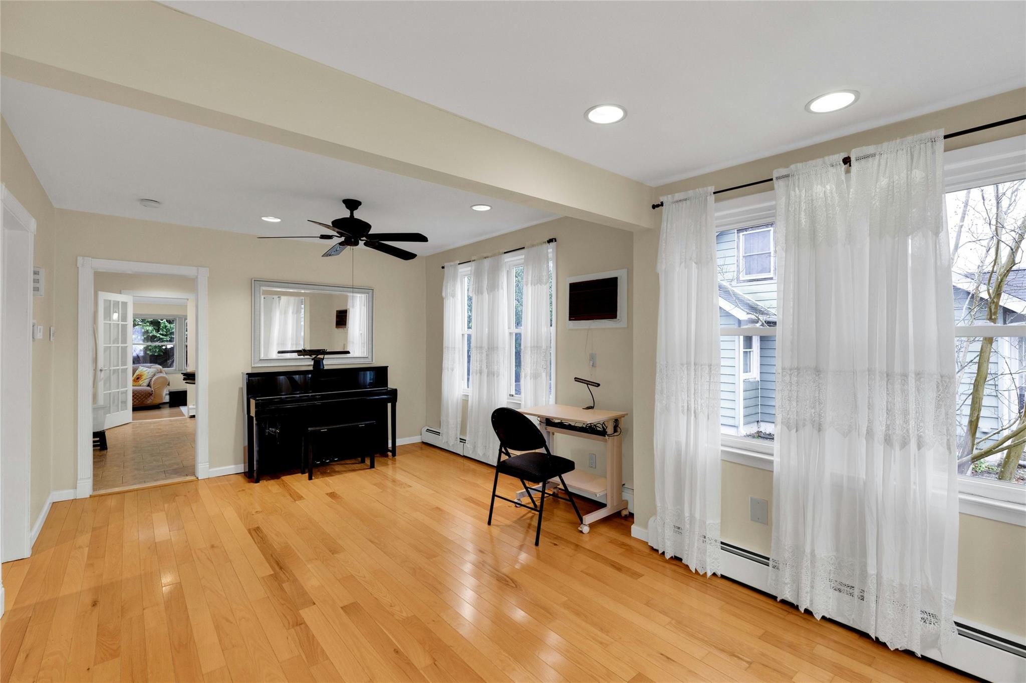 81 Roosevelt Avenue, Sayville, New York image 2