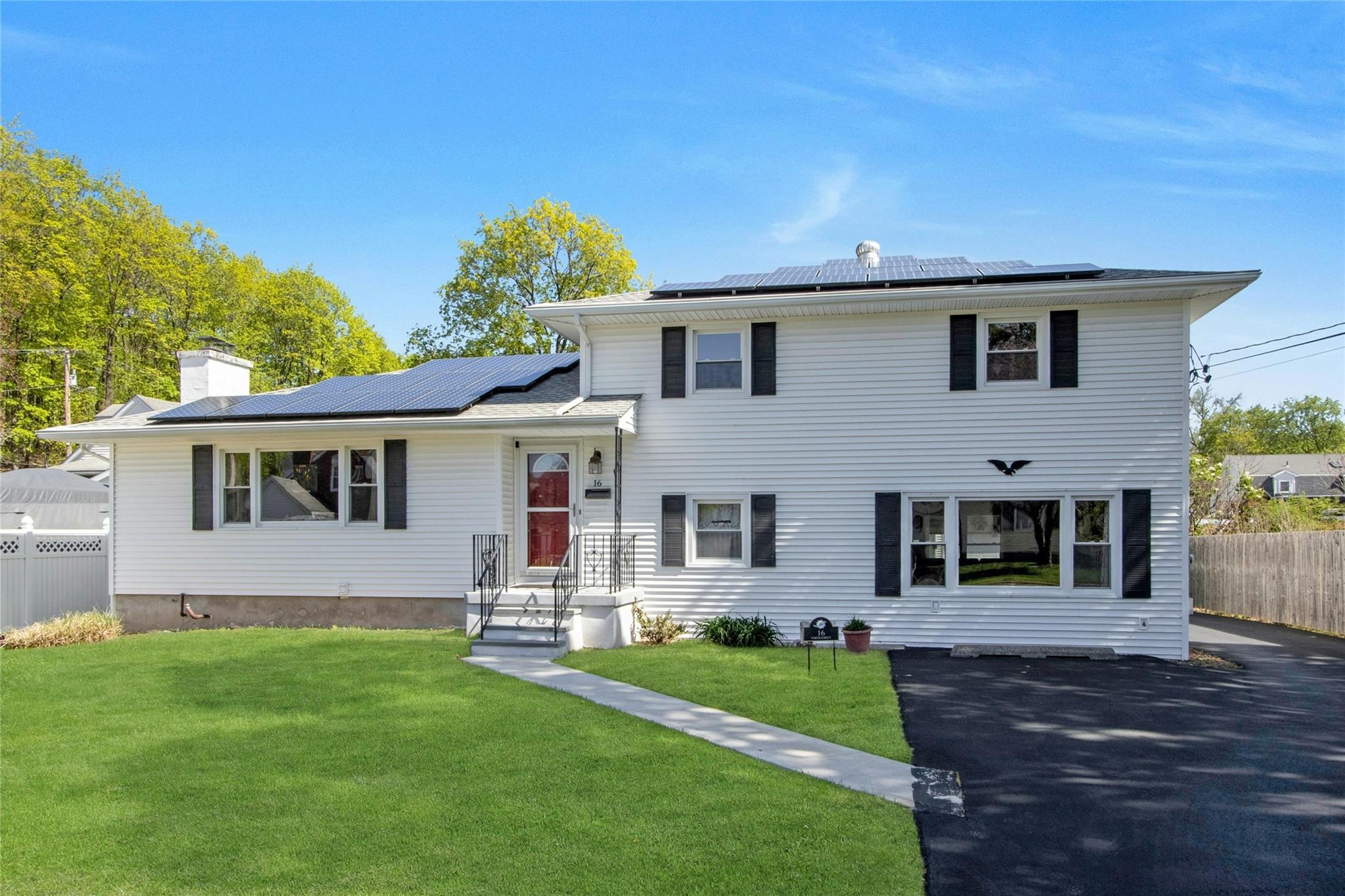 North Street, Wappingers Falls, New York - 3 Bedrooms  
2 Bathrooms  
7 Rooms - 