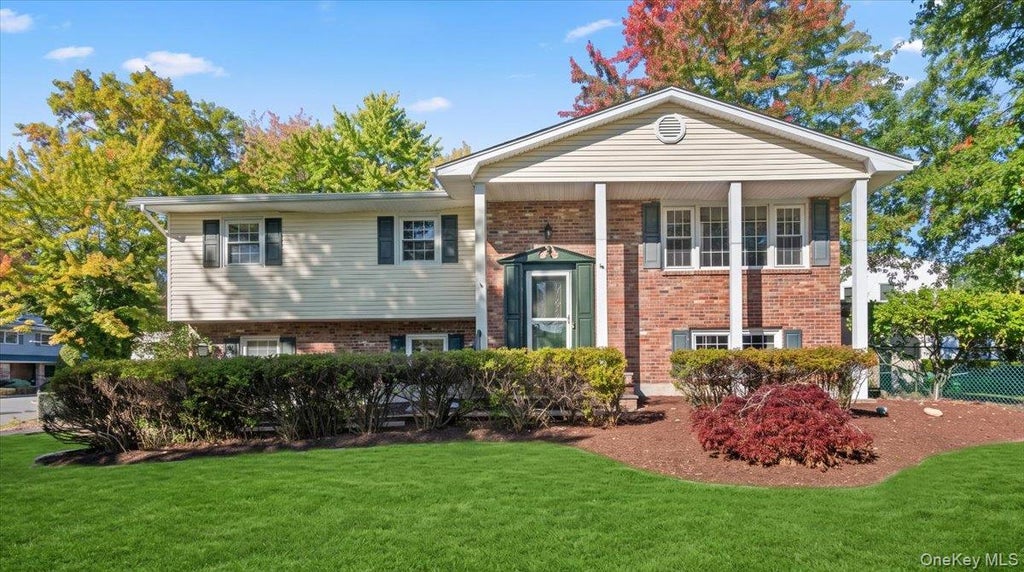 Photo of 1 Daisy Court, Nanuet, NY 10954 (MLS # 1062867)