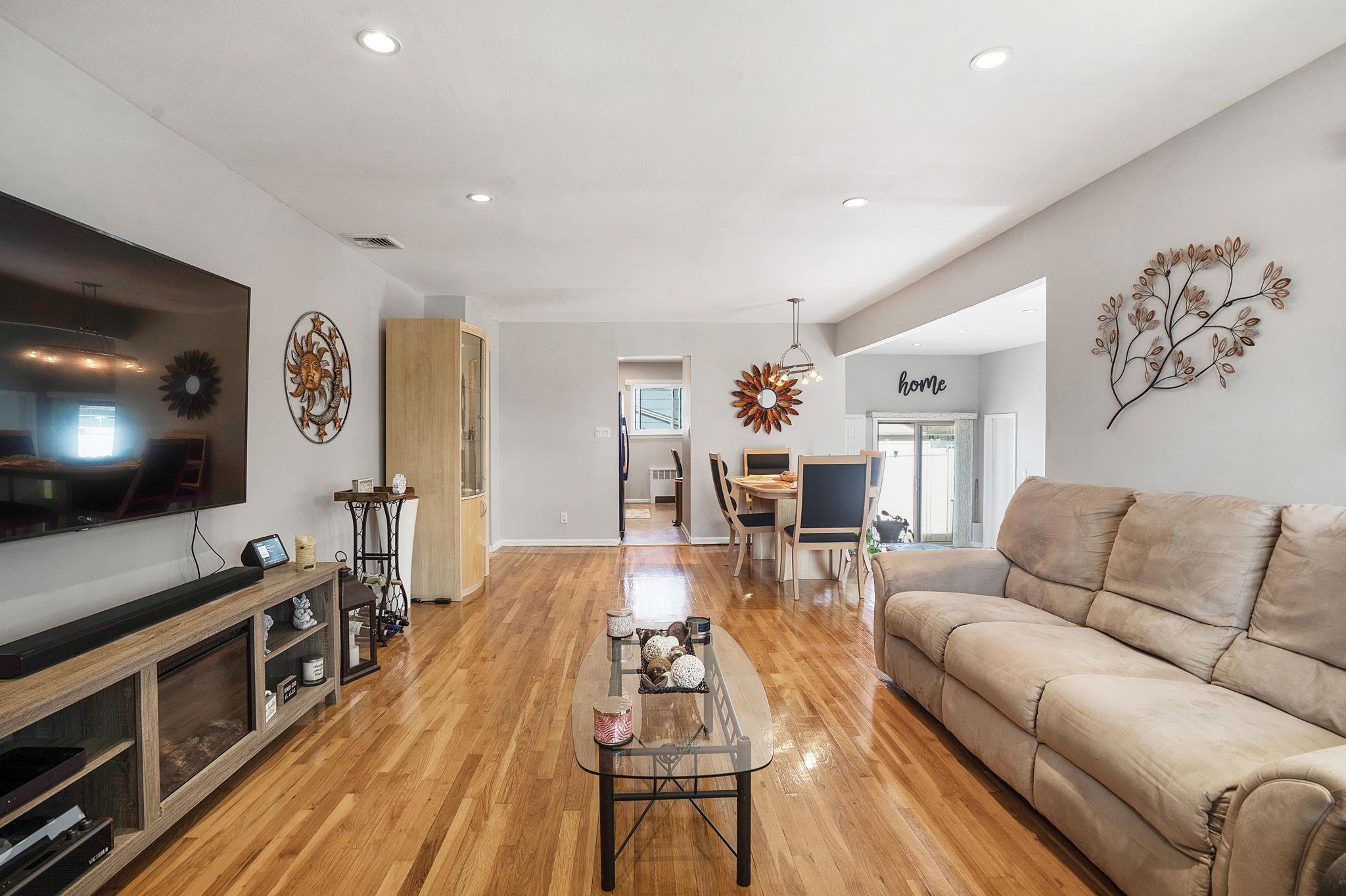 61 Spielman Avenue, Farmingdale, New York image 12