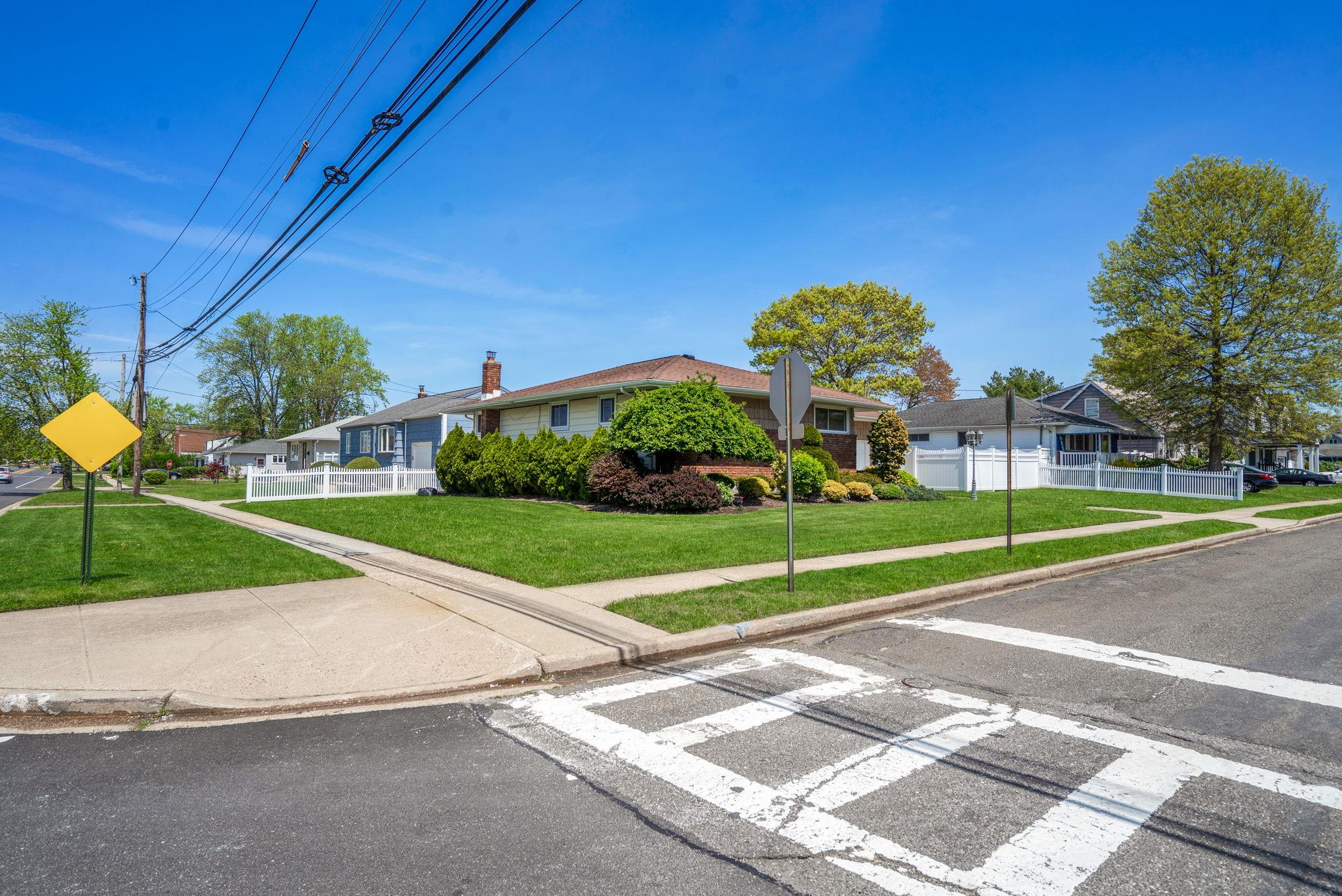 61 Spielman Avenue, Farmingdale, New York image 21