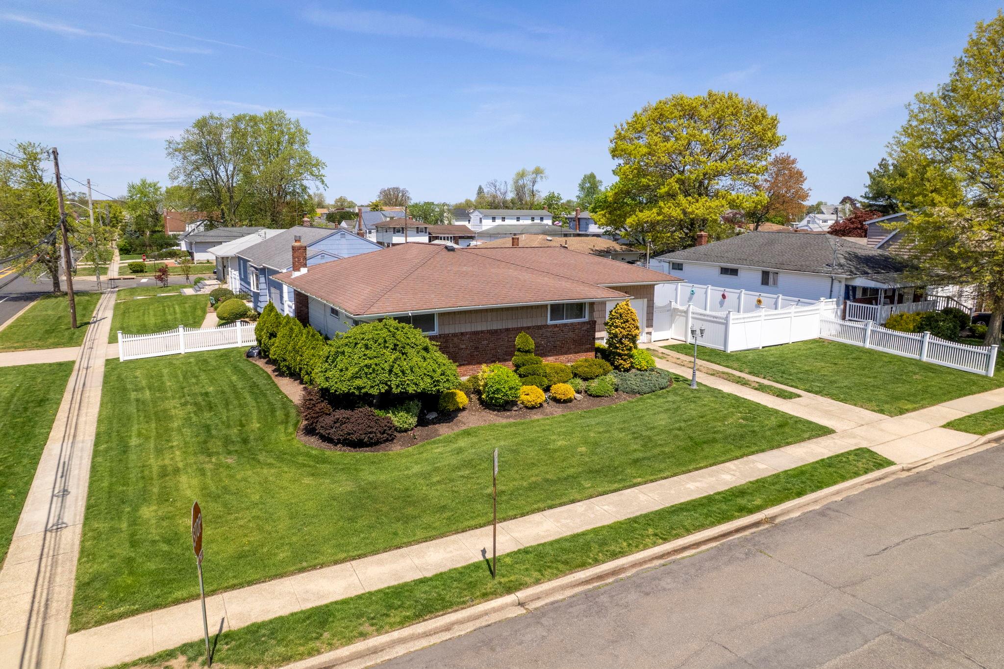 61 Spielman Avenue, Farmingdale, New York image 24