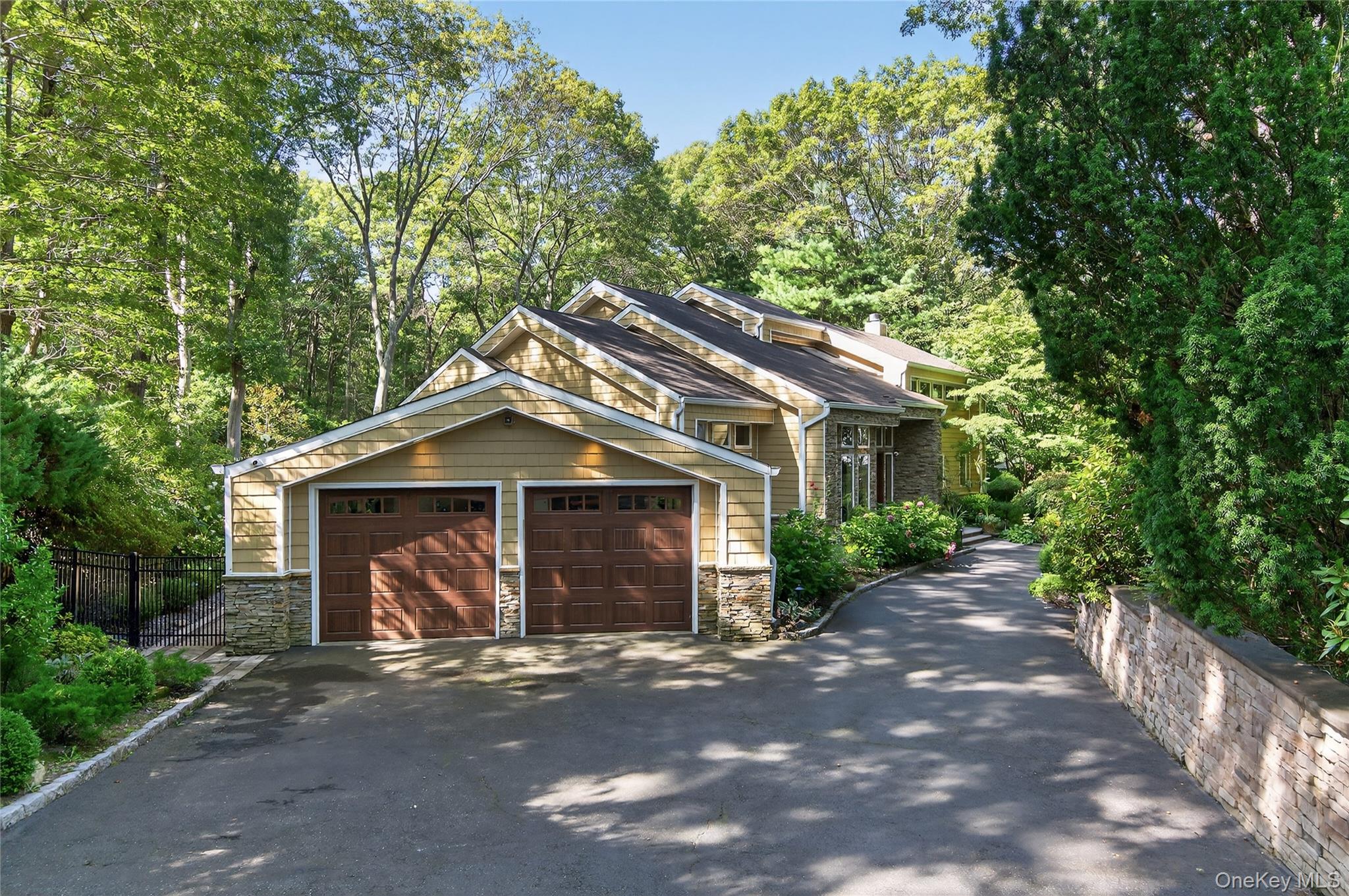 18 Roundtree Drive