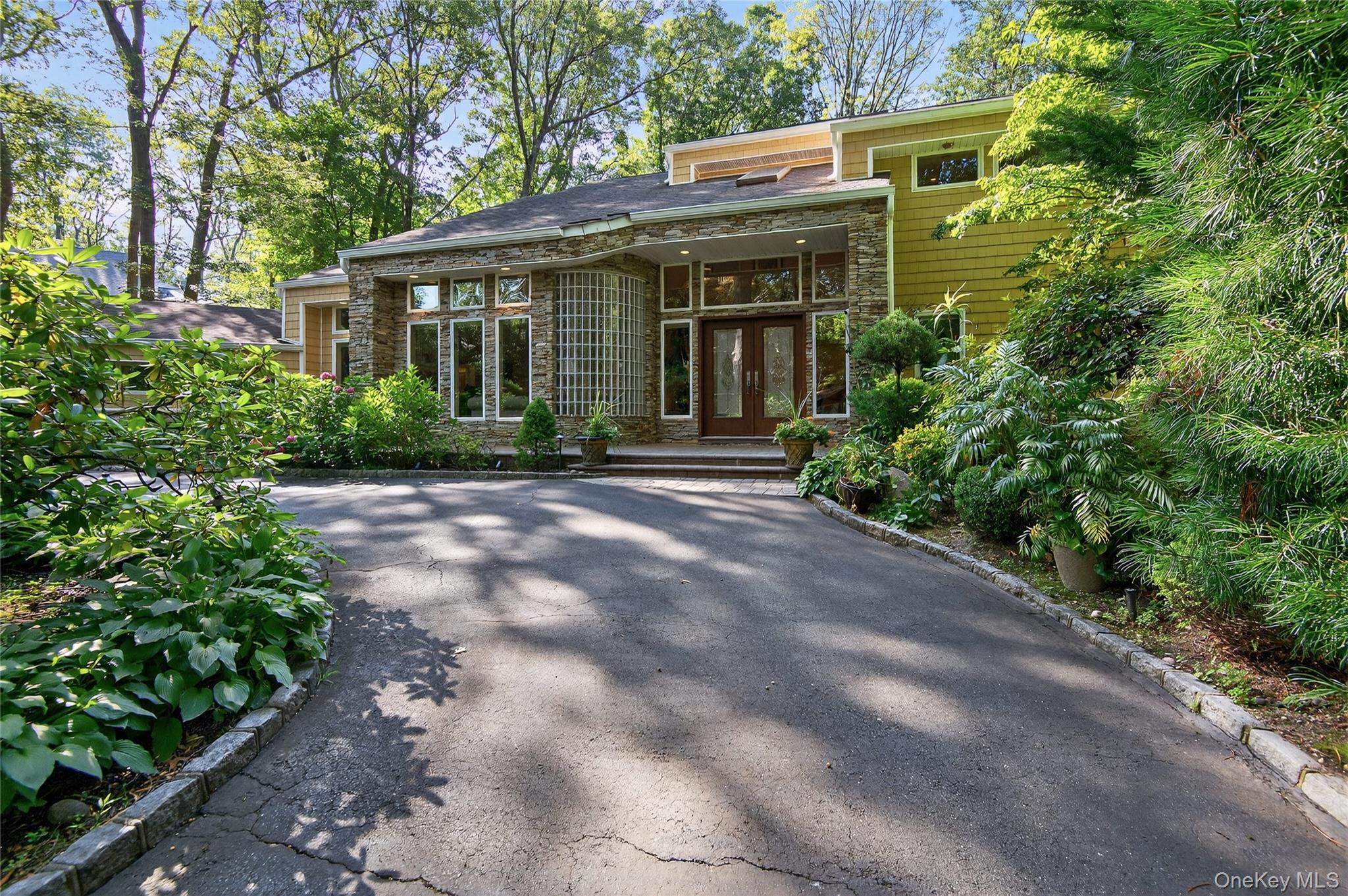 18 Roundtree Drive