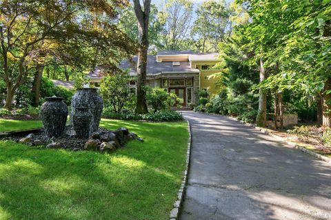 18 Roundtree Drive Melville NY 11747