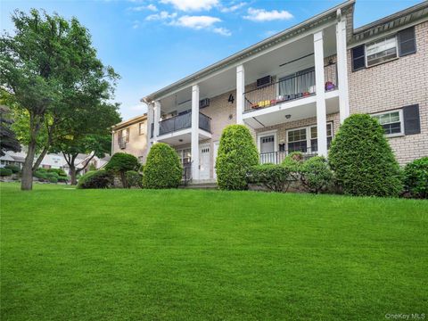 Condo For Rent - 1 Doxbury Lane<br/> Suffern, NY 10901