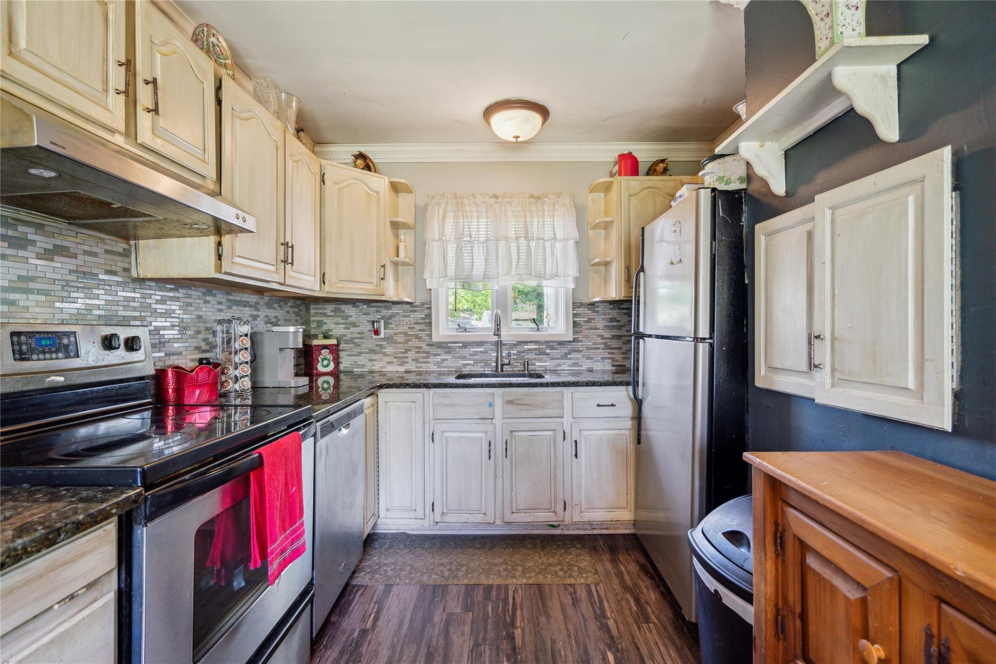 24 Pine Street, Lake Grove, New York image 10