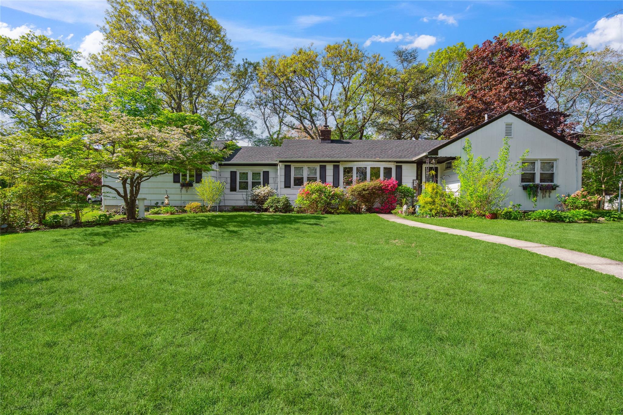 24 Pine Street, Lake Grove, New York image 1