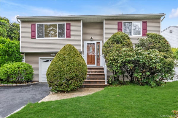17 HORTON DR, SOUTH HUNTINGTON, NY 11746 - Image 1d92023aa6415fd3ff2eff5608d2dbd0/1247826831