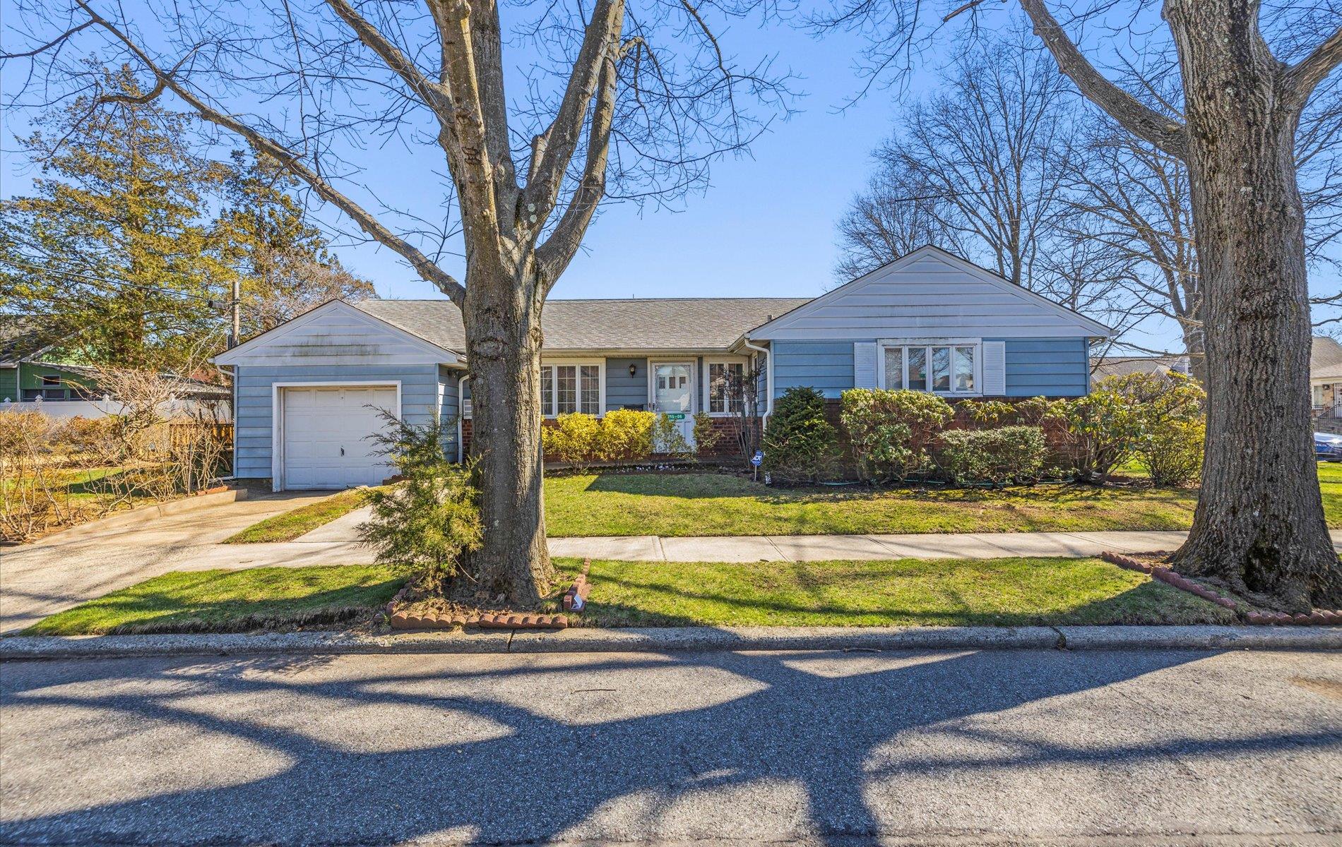 265-06 80th Ave Ave, Glen Oaks, New York image 1