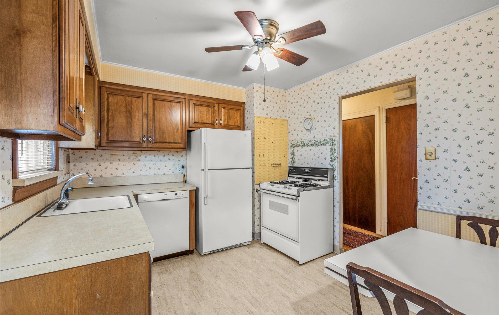 265-06 80th Ave Ave, Glen Oaks, New York image 12