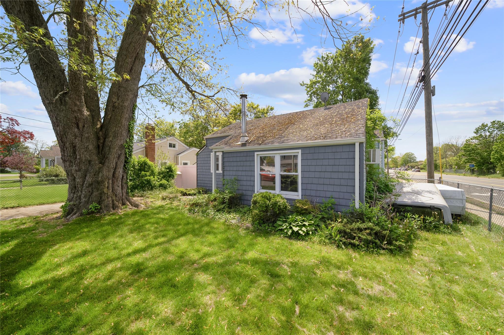 96 Pardee Avenue, Islip, New York image 3