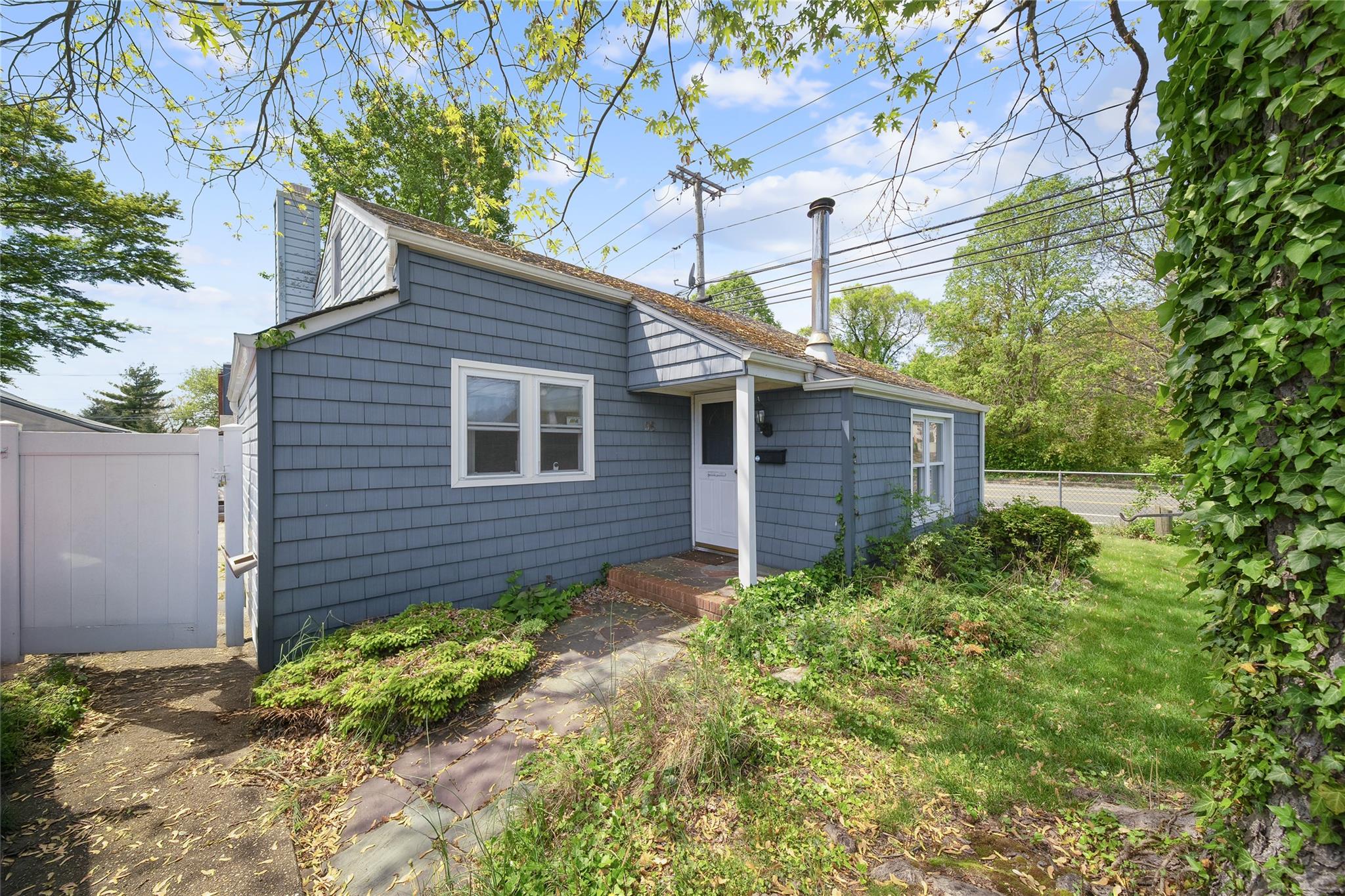 96 Pardee Avenue, Islip, New York image 1