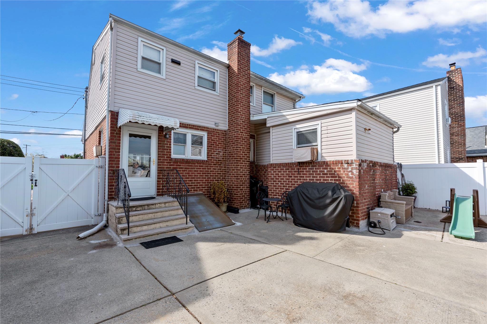 487 Emerson Place, Valley Stream, New York image 5