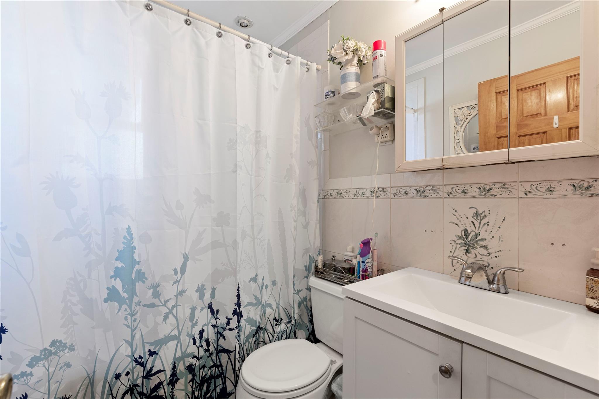 487 Emerson Place, Valley Stream, New York image 13