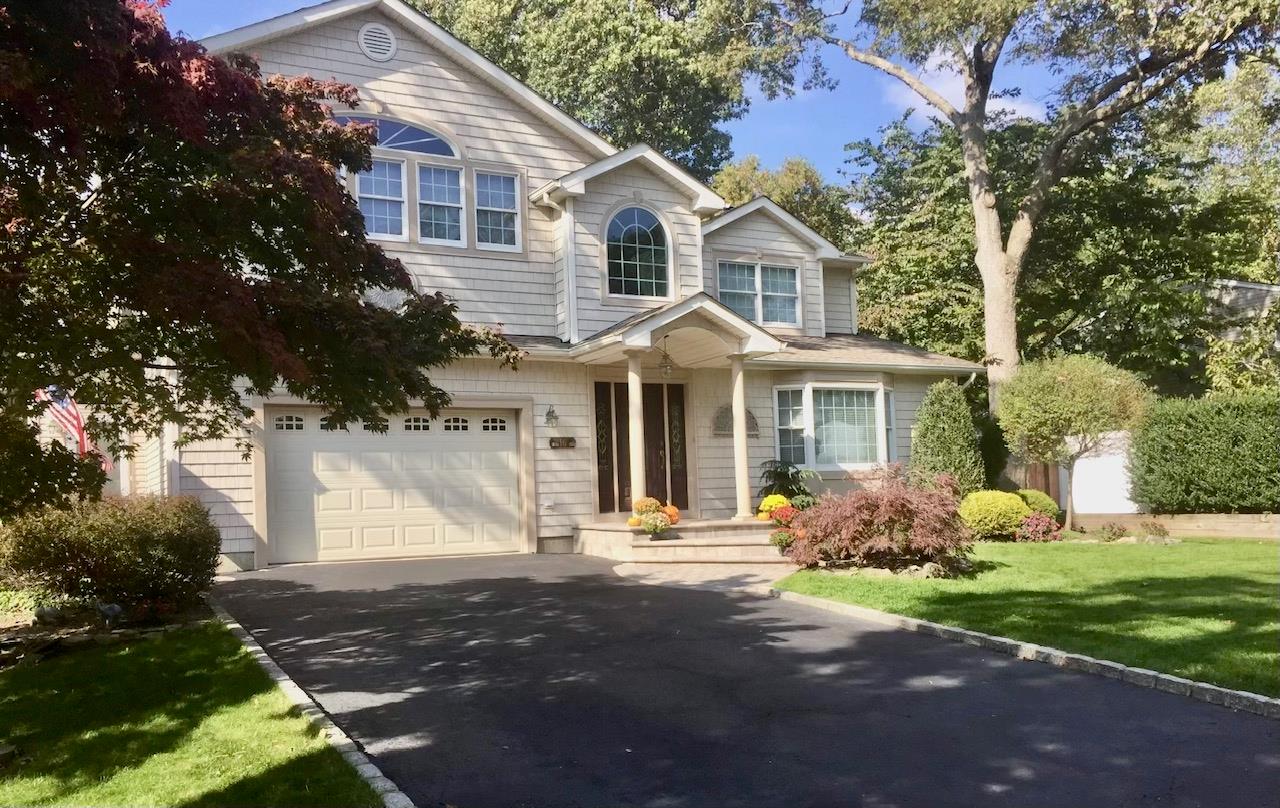 16 Calico Tree Road, Hauppauge, New York image 2