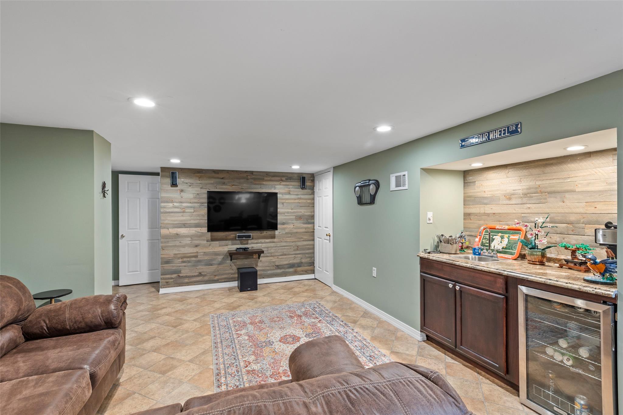 16 Calico Tree Road, Hauppauge, New York image 34