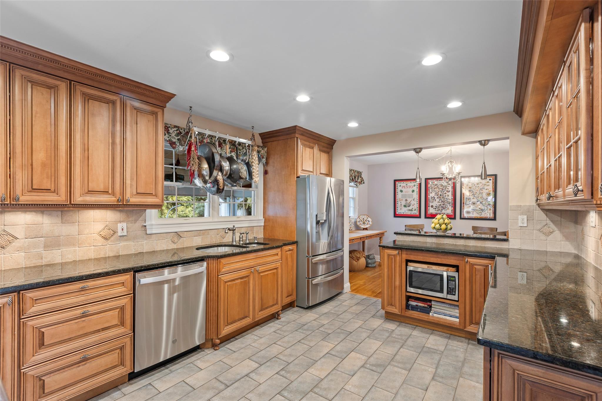 16 Calico Tree Road, Hauppauge, New York image 9