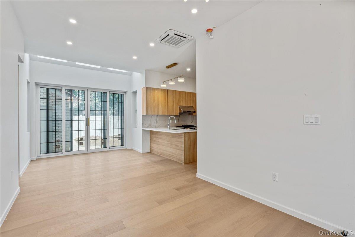 150-25 Hawtree Street