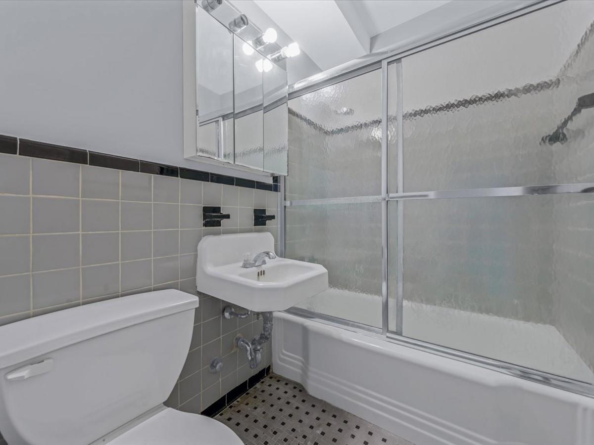 Property for Sale at Fieldstone Rd 4Ii, Bronx, New York - Bedrooms: 1 
Bathrooms: 1 
Rooms: 3  - $200,000