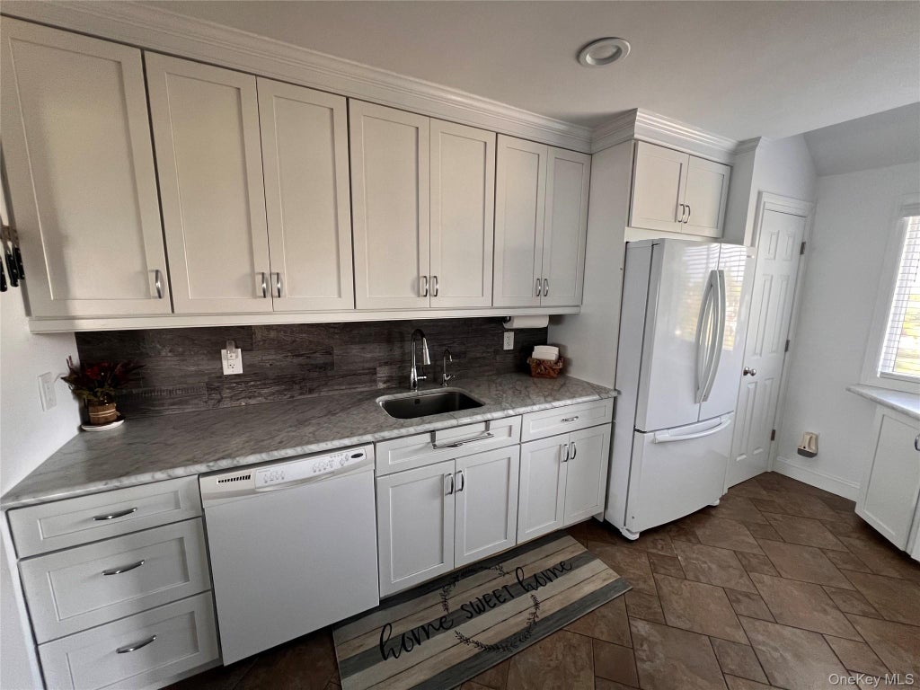 Photo of 14 Waters Edge, Shirley, NY 11967 (MLS # 1049521)