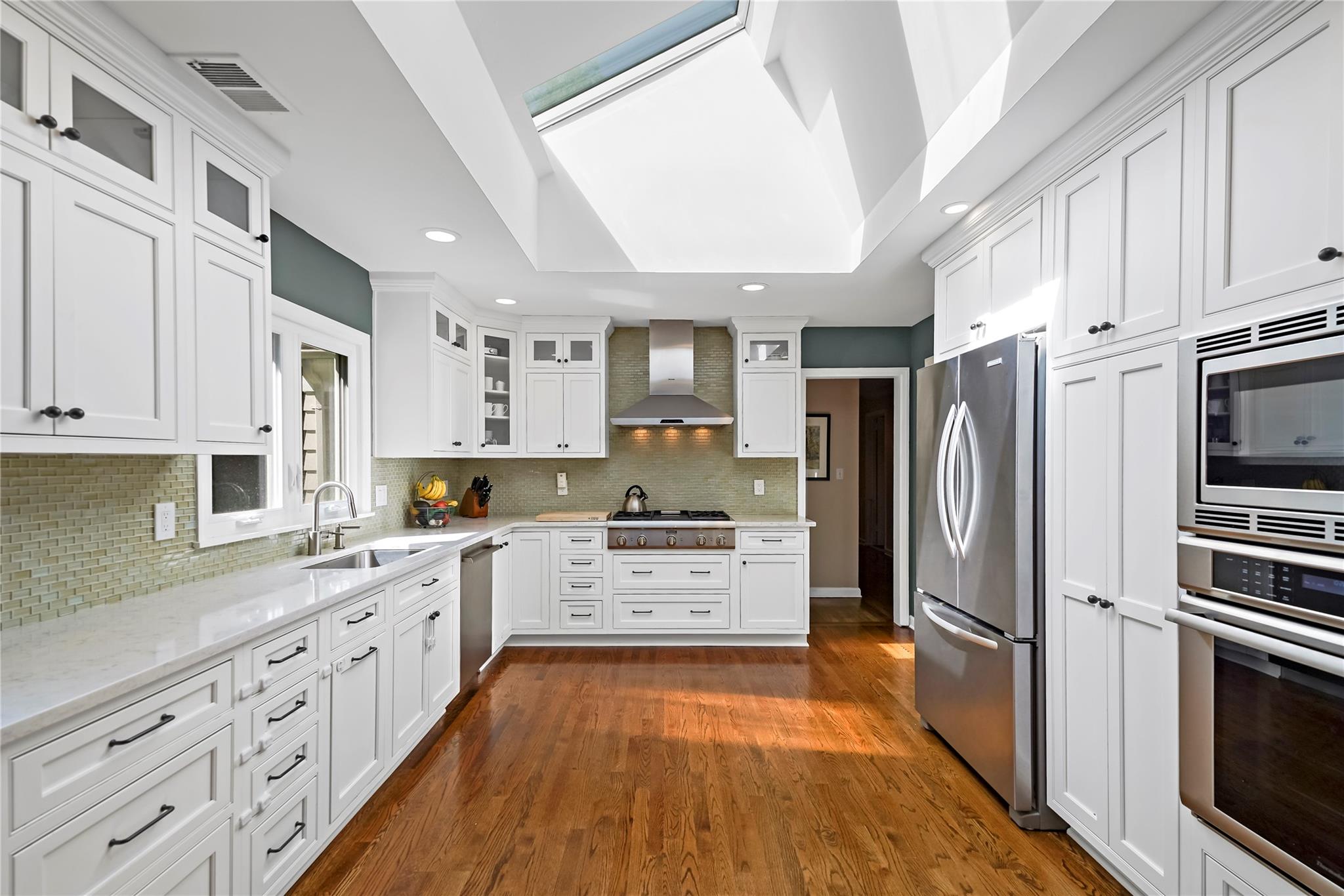 33 W Orchard Road, Chappaqua, New York image 2