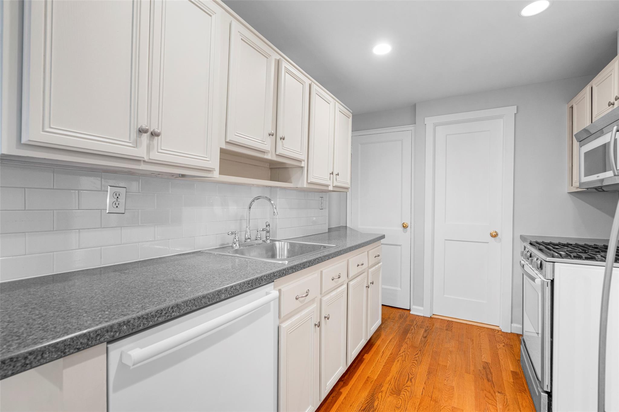 34 Elkan Road, Larchmont, New York image 9
