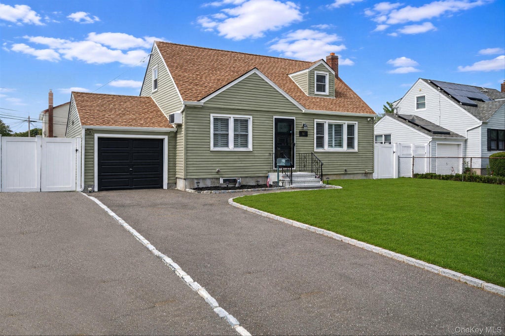 Photo of 13 Maple Drive, Lindenhurst, NY 11757 (MLS # 1051855)