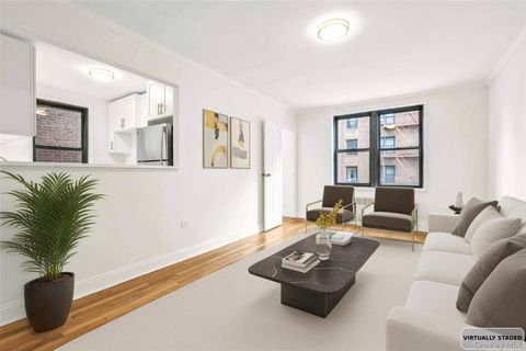 Photo of 150-10 71st Avenue #2K, Flushing, NY 11367 (MLS # 930346) Photo of 150-10 71st Avenue #2K, Flushing, NY 11367 (MLS # 930346)