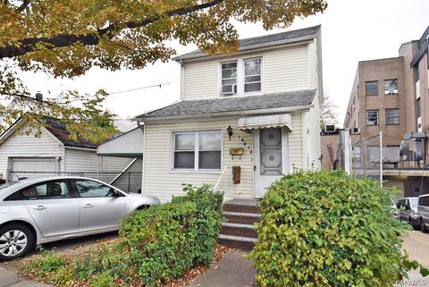 Photo of 16414 81st Avenue, Jamaica Estates, NY 11432 (MLS # 929614) Photo of 16414 81st Avenue, Jamaica Estates, NY 11432 (MLS # 929614)