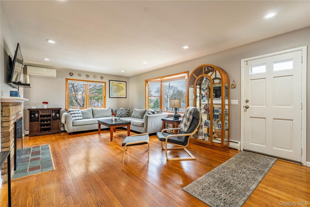 Photo of 29 Rombout Ridge Road, Poughkeepsie, NY 12603 (MLS # 975581)