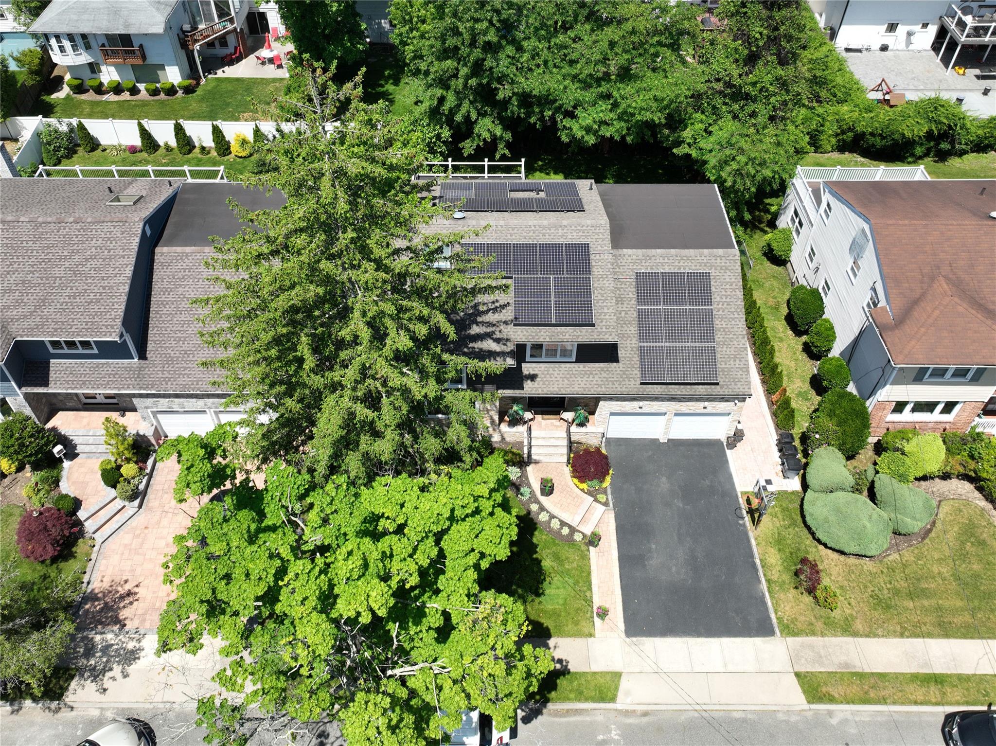 1010 S End, Woodmere, New York image 31
