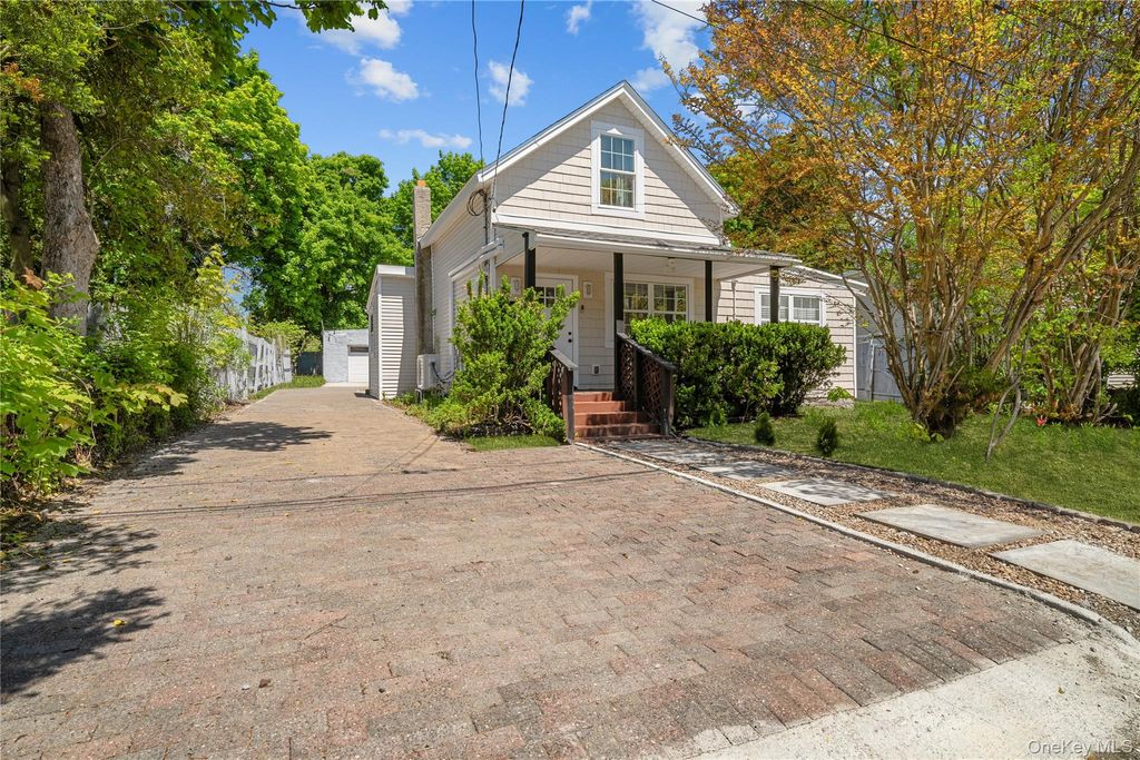 Photo of 37 Hoffman Drive, Kings Park, NY 11754 (MLS # 999665)