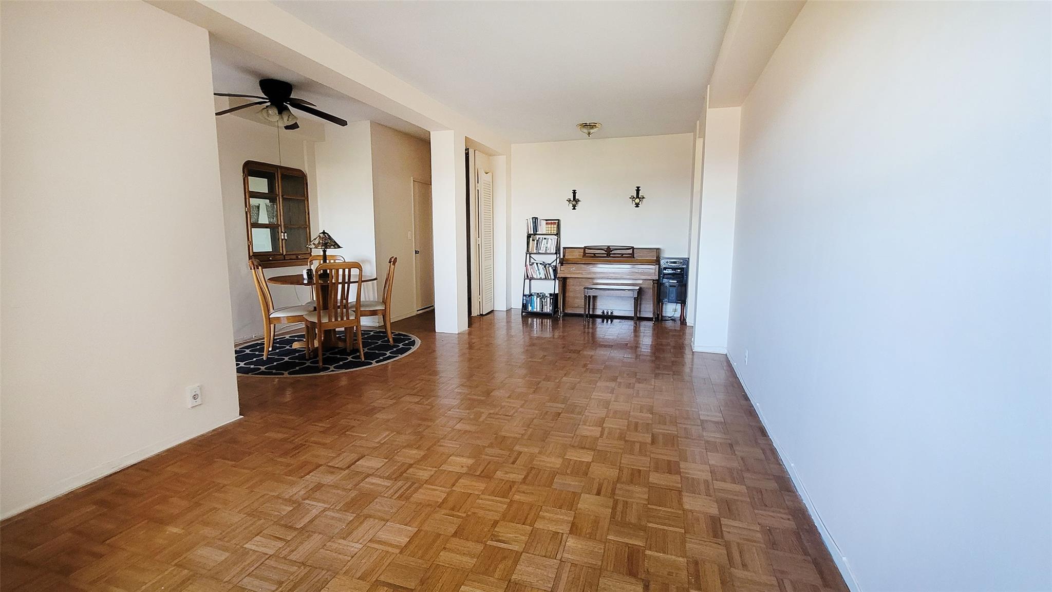 66Rd Rd 7Aa, Rego Park, Queens, NY - 2 Bedrooms  
1 Bathrooms  
5 Rooms - 