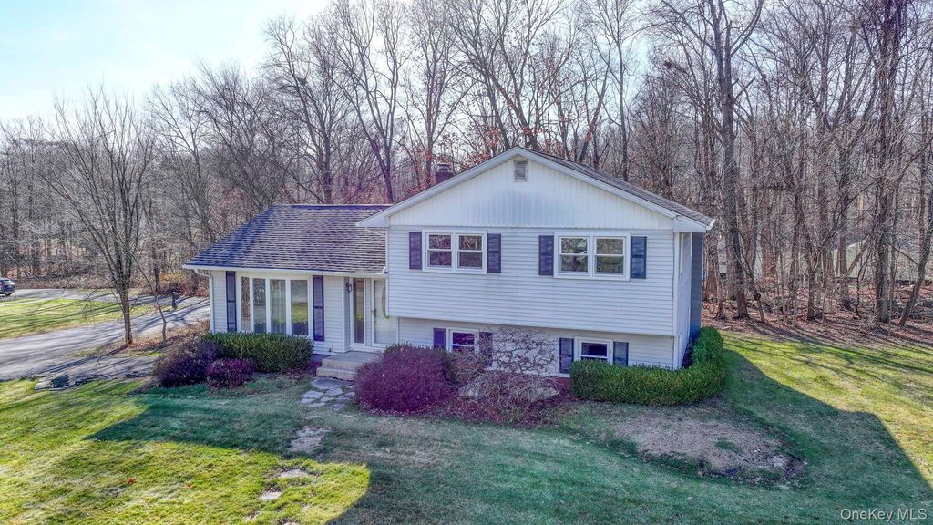 Photo of 21 California Drive, Middletown, NY 10940 (MLS # 938267)