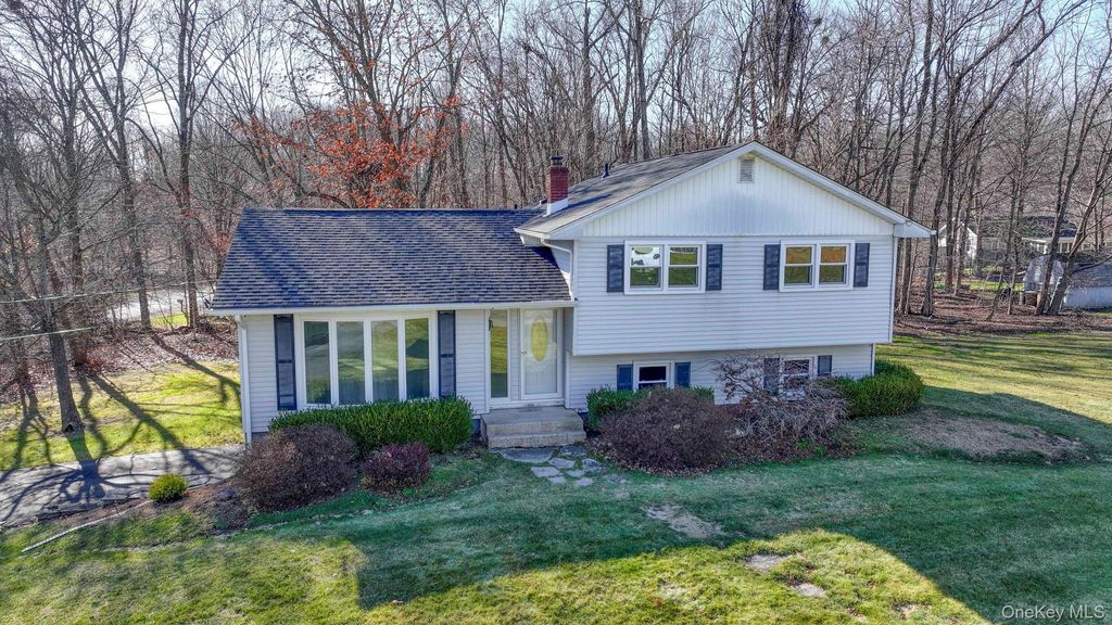 Photo of 21 California Drive, Middletown, NY 10940 (MLS # 938267)