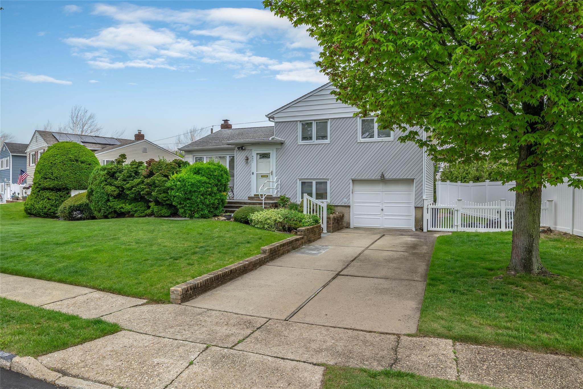 4031 Daleview Avenue, Seaford, New York image 2