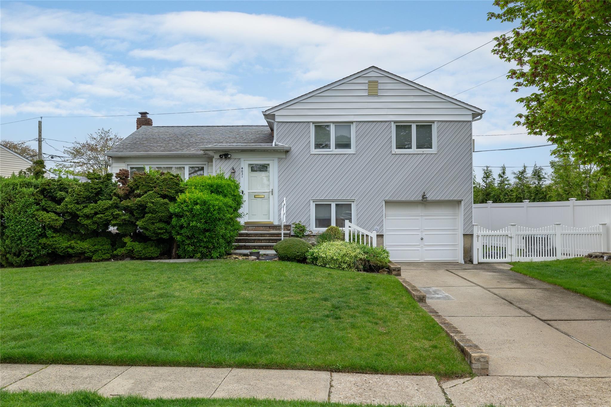 4031 Daleview Avenue, Seaford, New York image 1
