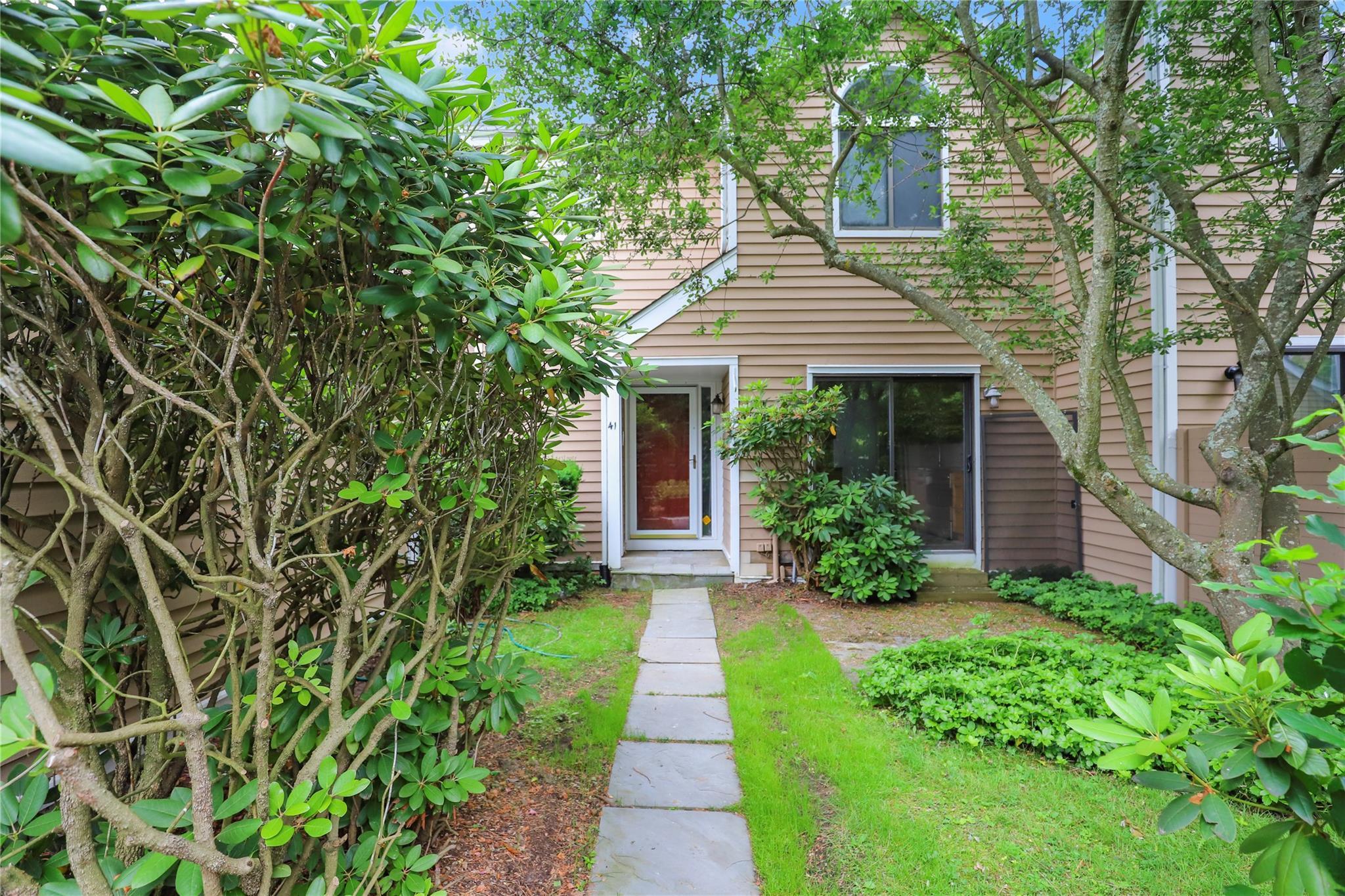 Rental Property at Rambling Brook Road, Chappaqua, New York - Bedrooms: 3 
Bathrooms: 3 
Rooms: 6  - $5,900 MO.