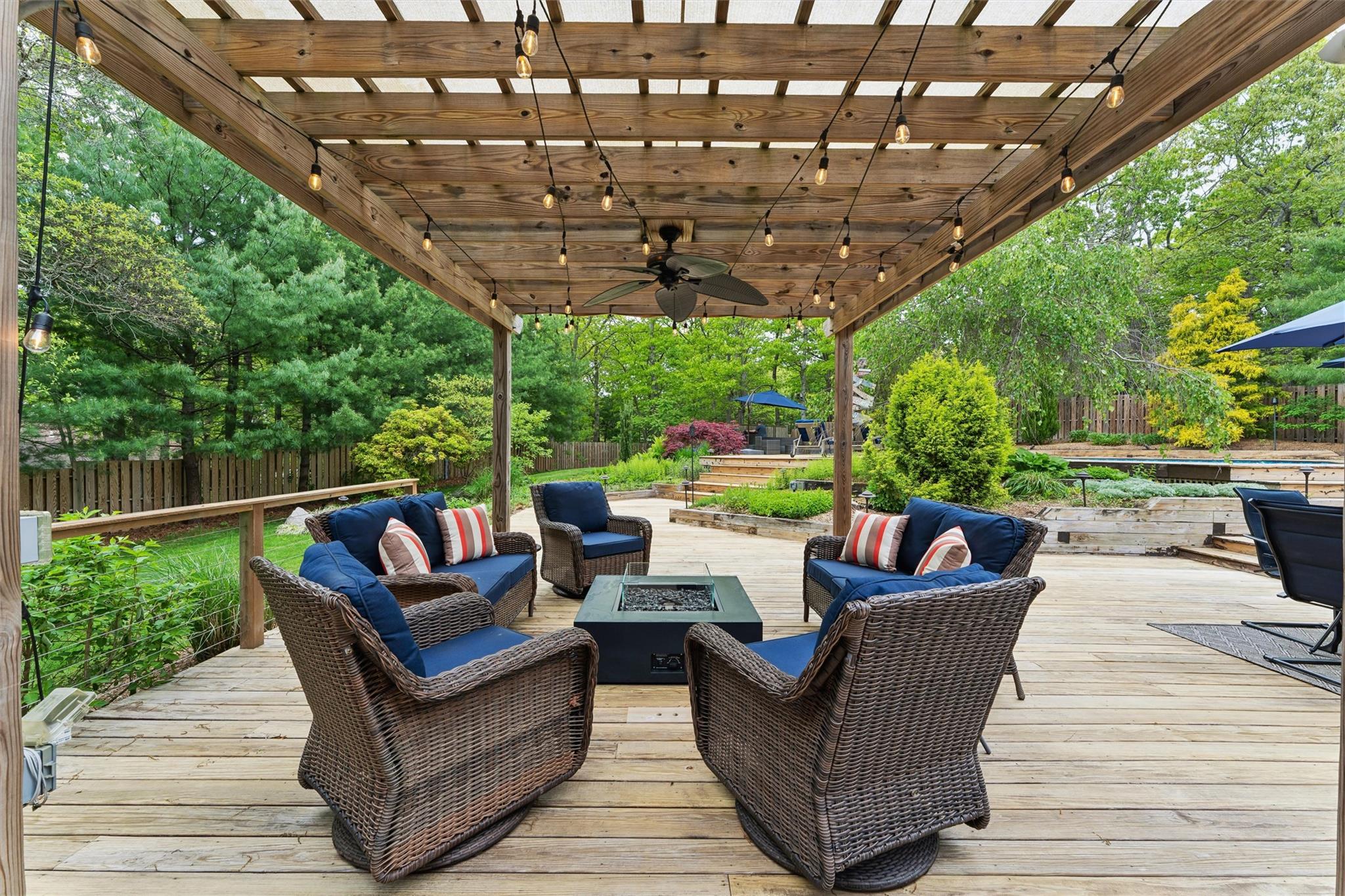 16 Wood View Way, Hampton Bays, New York image 13